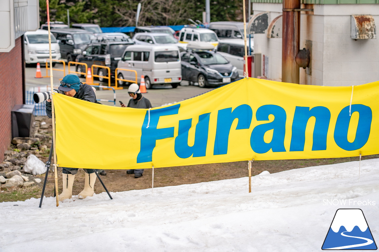 富良野スキー場｜いよいよインターナショナルなイベントに？！春シーズン恒例『第13回 Pond Skimming 池渡り』開催～♪
